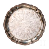 K&ouml;niglich Bayerisches 7. Chevaulegers-Regiment "Prinz Alfons" - zwei Silberteller als Offiziersgeschenk, datiert 1911