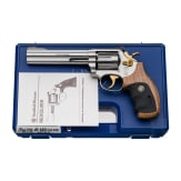 Smith & Wesson Mod. 617-1, im Koffer
