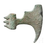 Bronzene Axt mit unten spitz ausgezogener Klinge, Luristan, sp&auml;tes 2. Jtsd. v. Chr.