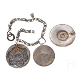 Silberkette mit drei verzierten Phalerae, finno-ugrisch, 10. - 11. Jhdt.