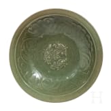 Gro&szlig;e Longquan-Seladon-Schale, China, wohl Yuan-Dynastie
