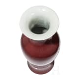 Gro&szlig;e sang-de-boeuf-glasierte Vase, China, Qing-Dynastie, 19. Jhdt.