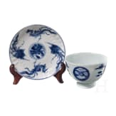 Blau-wei&szlig;es Koppchen und kleiner Teller, China, Kangxi-Periode, um 1700