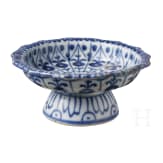 Blau-wei&szlig;e Tazza (Fu&szlig;schale), China, 19. Jhdt.