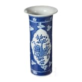 Blau-wei&szlig;e Stangenvase, China, sp&auml;tes 19. Jhdt.