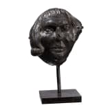 Romanischer m&auml;nnlicher Kopf aus pierre noire de Tournai, Tournai, 12. Jhdt.