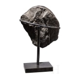 Romanischer m&auml;nnlicher Kopf aus pierre noire de Tournai, Tournai, 12. Jhdt.