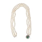 Dreireihige Akoya-Perlenkette mit Smaragd und Diamanten
