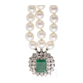 Dreireihige Akoya-Perlenkette mit Smaragd und Diamanten