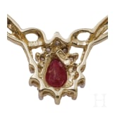 Goldkette mit Rubinen