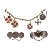 F&uuml;nfteiliges Miniaturenkettchen mit St.-Anna-, zwei St.-Stanislaus-, St.-Georgs-Orden und Kr&ouml;nungsmedaille, um 1910