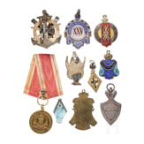Neun Abzeichen und eine Medaille, 19./20. Jhdt.