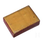 Rotledern bezogenes Etui mit aufgelegtem russischen Doppeladleremblem, Mitte 19 Jhdt.