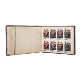 Gedenkbuch mit Chiffre "A" unter Gro&szlig;herzogskrone, Foto von Gro&szlig;f&uuml;rst Sergey Alexandrovich und Elisaveta Feodorovna sowie zwei B&uuml;cher, Russland, 1901 - 1914