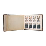 Gedenkbuch mit Chiffre "A" unter Gro&szlig;herzogskrone, Foto von Gro&szlig;f&uuml;rst Sergey Alexandrovich und Elisaveta Feodorovna sowie zwei B&uuml;cher, Russland, 1901 - 1914