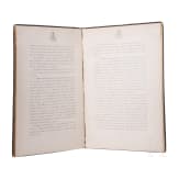 Gedenkbuch mit Chiffre "A" unter Gro&szlig;herzogskrone, Foto von Gro&szlig;f&uuml;rst Sergey Alexandrovich und Elisaveta Feodorovna sowie zwei B&uuml;cher, Russland, 1901 - 1914
