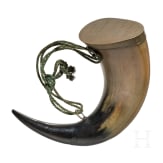 Offiziersgeschenk in Form eines Pulverhorns, datiert 1873