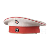 Feldm&uuml;tze f&uuml;r Mannschaften der K&uuml;rassier-Regimenter Garde du Corps oder Nr. 4 und ein Paar Lederhandschuhe