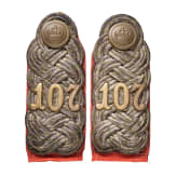 Helm und Schulterst&uuml;cke eines Majors im K. S. 8. Infanterie-Regiment "Prinz Johann Georg" Nr. 107, datiert 1908