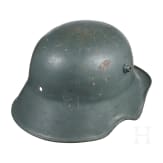Zwei Helmglocken