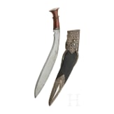 Schwerer Kukri mit reich verzierter Scheide, Nepal, um 1900