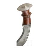 Schwerer Kukri mit reich verzierter Scheide, Nepal, um 1900
