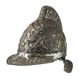 Getriebene und vergoldete Parade-Sturmhaube im Stil der Renaissance, Mailand, um 1860