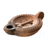 &Ouml;llampe mit Darstellung eines gefl&uuml;gelten Phallus, r&ouml;misch, 2. H&auml;lfte 1. - fr&uuml;hes 2. Jhdt.