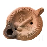&Ouml;llampe mit Darstellung eines gefl&uuml;gelten Phallus, r&ouml;misch, 2. H&auml;lfte 1. - fr&uuml;hes 2. Jhdt.