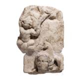 Relieffragment mit Mithraskopf und Cautes mit Fackel, 3. Jhdt. n. Chr.