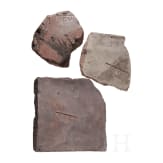 Drei Ziegel, gestempelt, darunter zwei Legionsstempel, r&ouml;misch, 2. - 3. Jhdt. n. Chr.