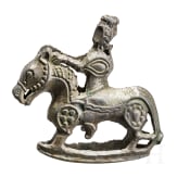 Beschlag mit Reiter aus Zinnbronze, finno-ugrisch, 11. Jhdt.