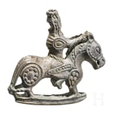 Beschlag mit Reiter aus Zinnbronze, finno-ugrisch, 11. Jhdt.