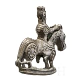 Beschlag mit Reiter aus Zinnbronze, finno-ugrisch, 11. Jhdt.