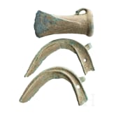 Zwei Sicheln und ein T&uuml;llenbeil, Urnenfelderzeit, 11. - 10. Jhdt. v. Chr.