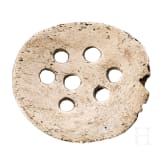 Vorgeschichtliche Trepanationsscheibe mit Darstellung der Plejaden (?), urnenfelderzeitlich, 12. - 9. Jhdt. v. Chr.