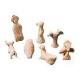 Sieben Votivfiguren aus Ton, meist griechisch, teils altorientalisch, 2. Jtsd. v. Chr. - 4. Jhdt. v. Chr.