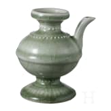 Bedeutendes und seltenes kleines Seladon-K&auml;nnchen, China, Ming-Dynastie, wohl Yongle-Periode, 14./15. Jhdt.
