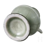 Bedeutendes und seltenes kleines Seladon-K&auml;nnchen, China, Ming-Dynastie, wohl Yongle-Periode, 14./15. Jhdt.