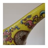 Seltener famille-rose-L&ouml;ffel mit Guangxu-Marke und aus der Zeit, China, 19./20. Jhdt.