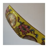Seltener famille-rose-L&ouml;ffel mit Guangxu-Marke und aus der Zeit, China, 19./20. Jhdt.