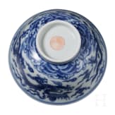 Blau-wei&szlig;e Drachenschale mit Yongzheng-Sechszeichenmarke, China, wohl Yongzheng-Periode, 18. Jhdt.