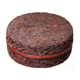 Rotlack-Dose mit Drachen, China, Qing-Dynastie, um 1900