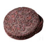 Rotlack-Dose mit Drachen, China, Qing-Dynastie, um 1900