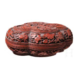 Vierpassige Rotlack-Dose "Han Xiangzi", China, um 1900