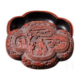 Vierpassige Rotlack-Dose "Han Xiangzi", China, um 1900