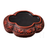 Vierpassige Rotlack-Dose "Han Xiangzi", China, um 1900