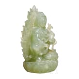 Serpentinfigur einer sitzenden Guanyin, China, 20. Jhdt.