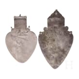Zwei herzf&ouml;rmige "asyk"-R&uuml;ckenschmuckst&uuml;cke, Teke, Turkmenistan, um 1900