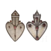 Zwei herzf&ouml;rmig "asyk"-R&uuml;ckenschmuckst&uuml;cke, Teke, Turkmenistan, um 1900